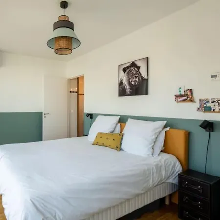 Tranquil Triplex Retreat In Apartament